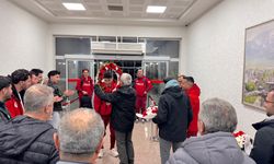 Türk spor tarihine geçen Furkan Akar, Erzurum'da çiçeklerle karşılandı