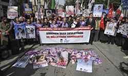 Türkiye Gençlik Birliği ve Cumhuriyet Kadınları Derneği, İran'a destek eylemi düzenledi