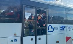 Uşak'ta Balıkesirspor taraftarlarını taşıyan otobüse taşlı saldırı