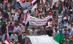 Yemen'in Taiz kentinde Suudi Arabistan ve Körfez ülkeleriyle dayanışma gösterisi