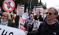 Yunanistan'da, ABD ve İsrail'in İran'a yönelik saldırıları protesto edildi