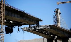 AA ekibi ABD'nin hava saldırılarında vurduğu İran'ın Kerec kentindeki B1 Köprüsü'nde oluşan yıkımı görüntüledi