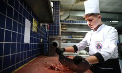 Adanalı genç şefler, hazırlayacakları yemeklerle Türkiye şampiyonu olmayı hedefliyor