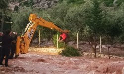 Adana'nın Kozan ilçesinde sağanak ve dolu etkili oldu