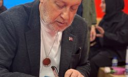 Ahmet Özhan okurlarıyla bir araya geldi: