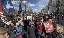 Almanya'da barış ve silahsızlanma için düzenlenen Paskalya Yürüyüşleri'ne binlerce kişi katıldı