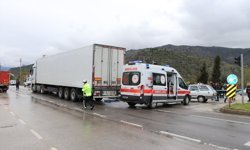Amasya'da tır ile çarpışan otomobildeki 10 aylık bebek öldü, 4 kişi yaralandı
