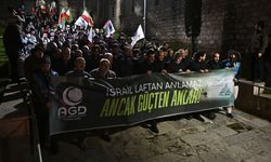 Anadolu Gençlik Derneğinden Fatih'te ABD ve İsrail karşıtı protesto