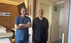 Anne karnında idrar torbası şişen ikiz bebekten biri ameliyatla sağlığına kavuştu