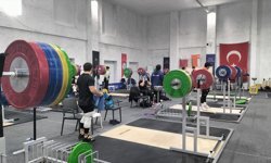 Antalya'da 6 ülkeden 60 halterci kamp yapıyor