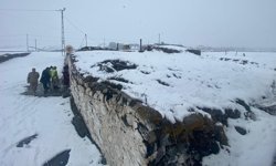 Ardahan'da kar ve yağmurun ağırlığına dayanamayan evde göçük oluştu
