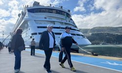 'Astoria Grande' kruvaziyeri 856 yolcusuyla Amasra'ya geldi