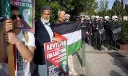 Atina'da İsrail'in Küresel Sumud Filosu'na saldırısı protesto edildi
