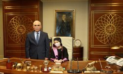 AYM Başkanı Özkaya, 23 Nisan dolayısıyla koltuğunu lösemi hastası çocuğa devretti