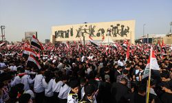 Bağdat'ta binlerce Sadr destekçisinden ABD ve İsrail karşıtı protesto