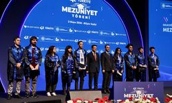 Bakan Kacır, Kocaeli'de '42 Türkiye Mezuniyet Töreni'nde konuştu: