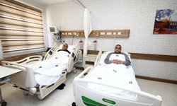 Böbrek yetmezliği yaşayan doktor, hastasının organıyla yaşama tutundu