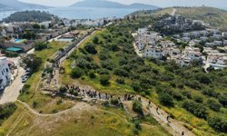 Bodrum'da 'Turizm Haftası' kapsamında Antik Halikarnassos Surları'nda yürüyüş yapıldı