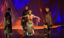 Bursa'da 'Çınarın Gölgesinde' tiyatro oyunu sahnelendi