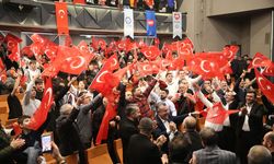 Bursa'da Kosova-Türkiye maçı kurulan dev ekranlardan izlendi