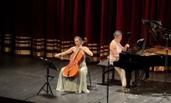 Çellist Selin Nardemir Önertürk ve piyanist Zümrüt Alieva Süreyya Operası'nda sahne aldı