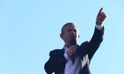 CHP Genel Başkanı Özel, partisinin Sakarya mitinginde konuştu: