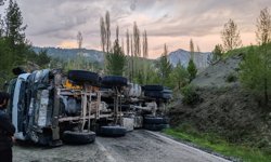 Denizli'de devrilen hafriyat kamyonunun sürücüsü hayatını kaybetti