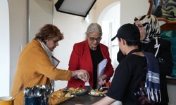 Devlet korumasındaki çocuklar önlüklerini giydi, şef mutfağında hünerlerini sergiledi