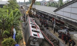 Endonezya'daki tren kazasında ölü sayısı 14'e yükseldi