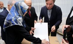 Erzincan Valisi Aydoğdu, görme engelli hafıza, Braille alfabeli Kur'an-ı Kerim hediye etti