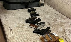 Esenyurt'ta bir eve düzenlenen operasyonda el bombası ve uyuşturucu ele geçirdi