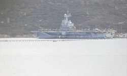 French carrier Charles de Gaulle docks at Greek port for refueling stop