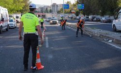 GÜNCELLEME 2- İzmir'de tırın 9 araca çarptığı kazada 3 kişi öldü, 4 kişi yaralandı