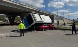 GÜNCELLEME - Bartın'da belediye halk otobüsünün otomobilin üzerine devrildiği kazada 46 kişi hastaneye kaldırıldı