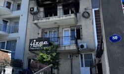 GÜNCELLEME - İzmir'de çıkan yangında yaşlı adam öldü, oğlu ağır yaralandı