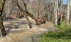 Hakkari'de dereye düşen çocuğu arama çalışmaları yeniden başladı