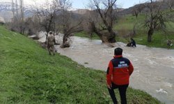 Hakkari'de dereye düşen çocuk için arama çalışması başlatıldı