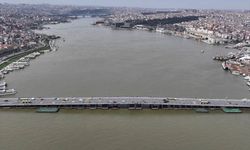 Haliç'te suyun rengi kahverengiye dönüştü