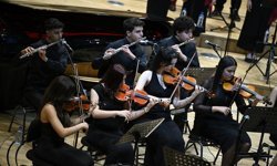 Hataylı depremzede öğrencilerden oluşan koro, CSO'da sahne aldı