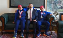 İçişleri Bakanı Çiftçi, Avusturya ve Fransa'da madalya kazanan otizmli ikiz kayakçıları kabul etti: