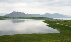 Irak'ın Süleymaniye kentinde barajlar dolarken, ekinler sular altında kaldı