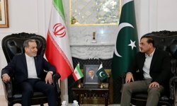 Iranian FM meets Pakistan's army chief to discuss possible 2nd round of talks with US