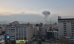 İran'ın başkenti Tahran'da şiddetli patlamalar meydana geldi