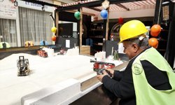 İş makinesi kullanma merakını 'mini şantiye'de gideriyorlar