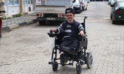 Isparta'da 2 metrekarelik dükkanda yarım asırdır ayakkabı tamirciliği ve boyacılığı yapıyor