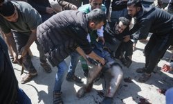 İsrail'in, Gazze'deki Aksa Şehitleri Hastanesi yakınına düzenlediği saldırıda 6 Filistinli yaralandı