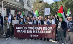 İsrail'in saldırıları ve Mescid-i Aksa'nın ibadete kapatılması İzmir'de protesto edildi