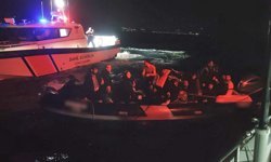 İzmir açıklarında 24 düzensiz göçmen yakalandı