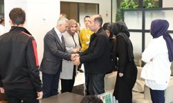 Kahramanmaraş Valisi Ünlüer ile Prof. Dr. Solaroğlu, okul saldırısında yaralanan öğrencileri ziyaret etti