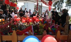 Kahramanmaraş'ta okul saldırısında hayatını kaybeden çocuklar 23 Nisan'da mezarları başında anıldı